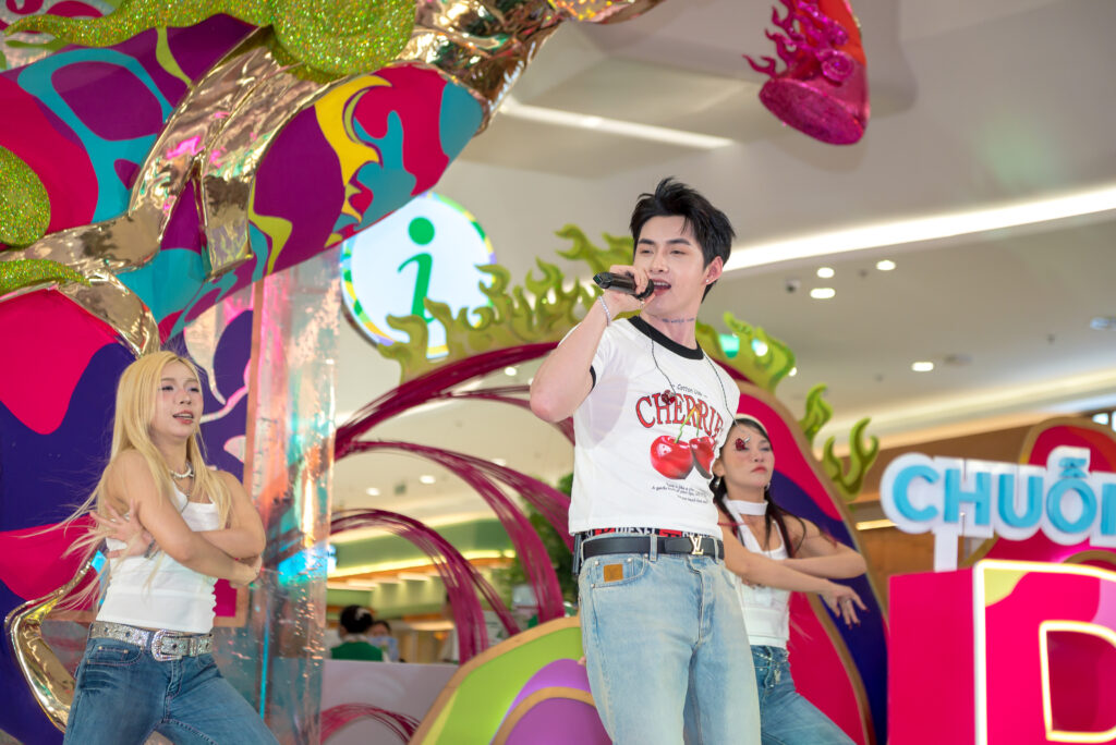 Anh trai Hùng Huỳnh Gemini nhảy cực cháy cùng dàn dancer