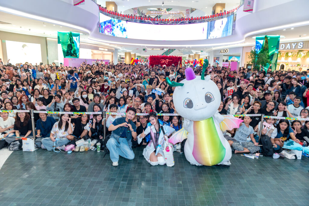 Em xinh 52Hz giao lưu cùng fan