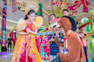 Chị Hằng giao lưu cùng các bé thiếu nhi trong dịp Tết Trung thu Parc Mall