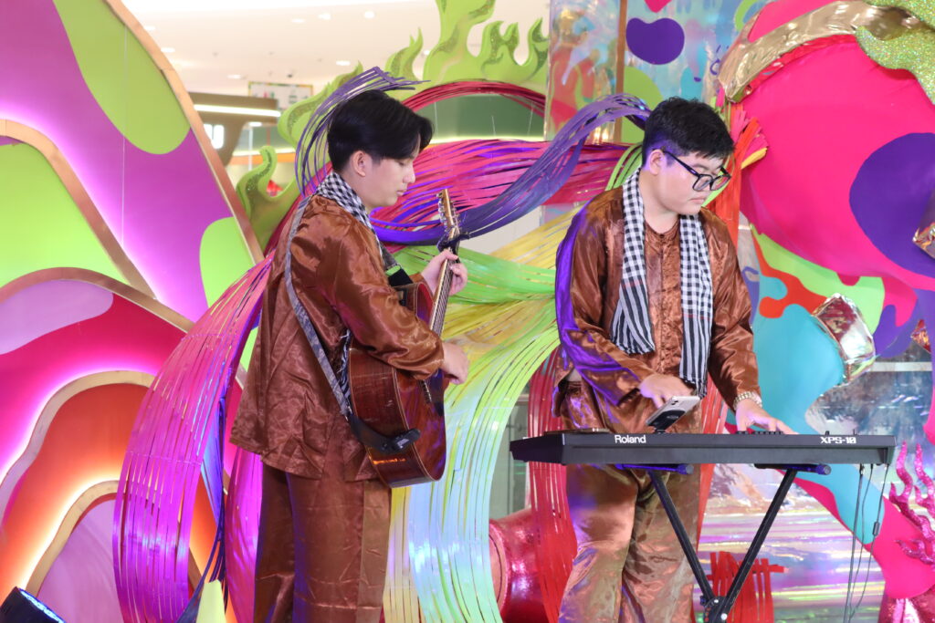 Dàn nhạc cụ dân tộc tại sảnh sự kiện PARC MALL