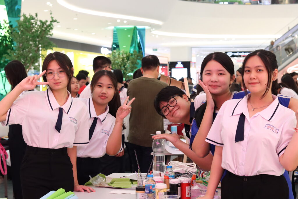 Các đội thi đã sẵn sàng cho cuộc thi báo tường 