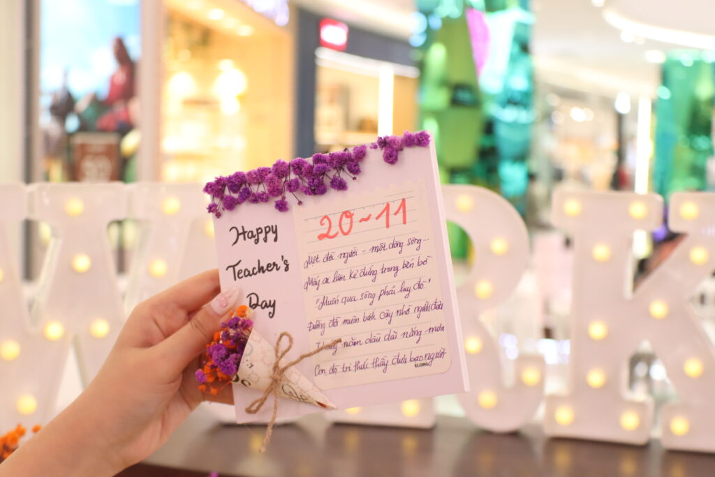 Mẫu thiệp viết tay cùng lời chúc ý nghĩa dành tặng đến thầy cô