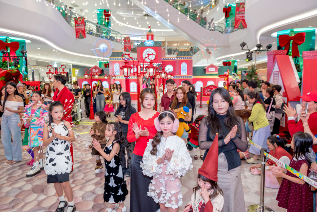 Bộ sưu tập thời trang giáng sinh của các sinh viên trường ĐH Kiến Trúc