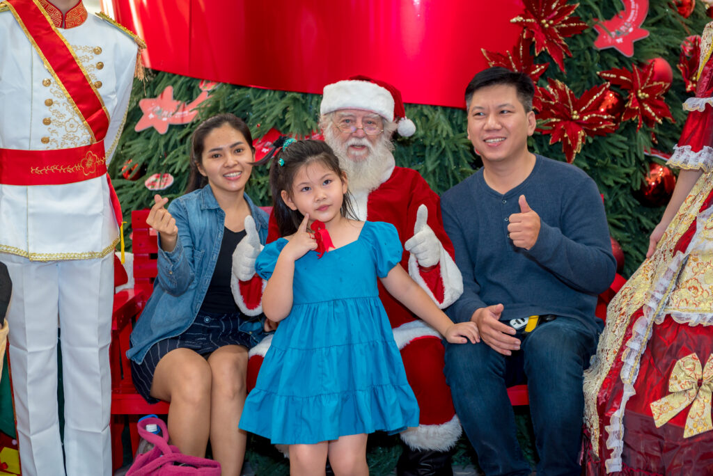 Những khoảnh khắc giáng sinh 2025 đầy hạnh phúc