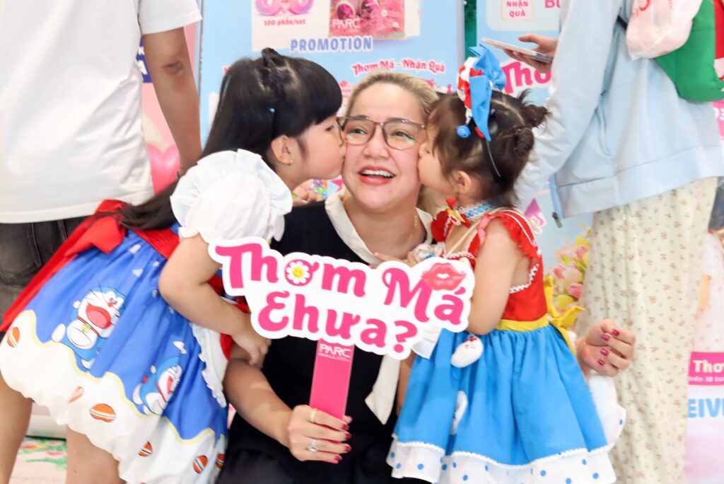 Giây phút đáng yêu và tình cảm của gia đình