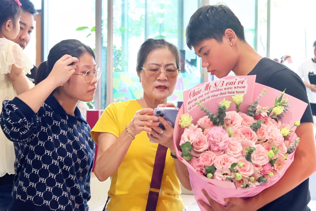 Không khí rộn ràng tại PARC MALL ngày 8/3