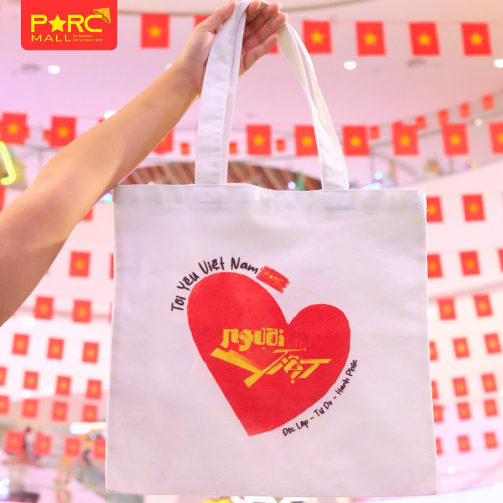 Chương trình đổi hóa đơn nhận túi tote phiên bản yêu nước