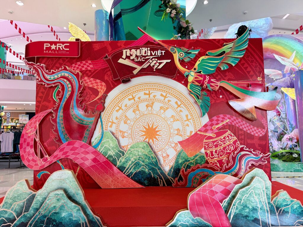 Hệ trang trí lễ 30/4 tại sảnh sự kiện Người Việt Sắc Việt