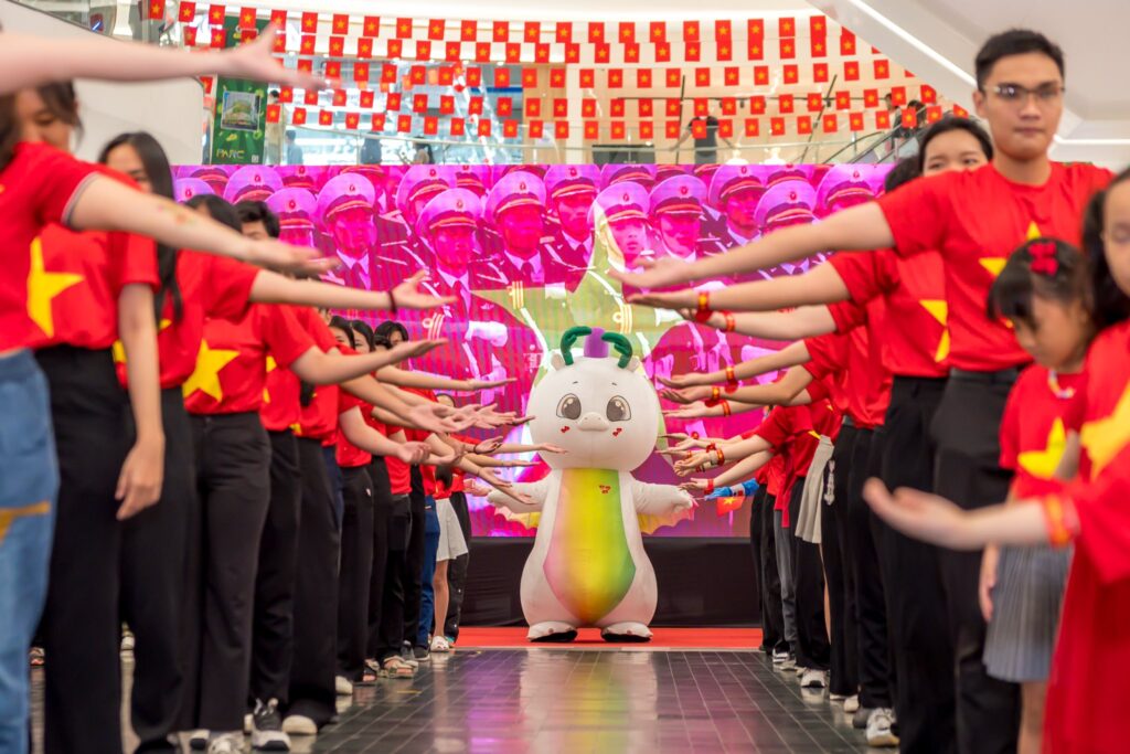 Tháng tư tự hào sắc đỏ tại sự kiện PARC MALL
