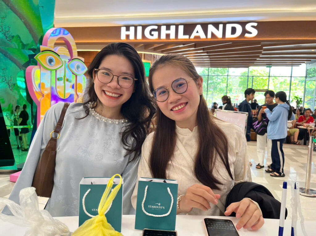 Chương trình tặng trang sức dành cho 100 khách hàng đầu tiên