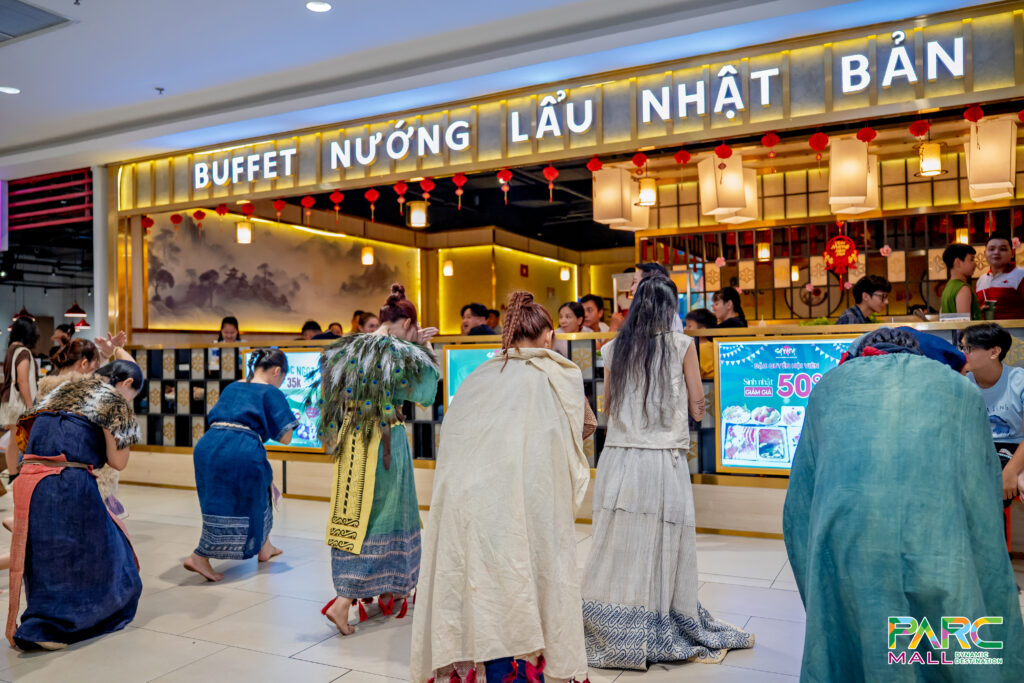 Tận hưởng văn hóa Việt ngay giữa lòng trung tâm thương mại