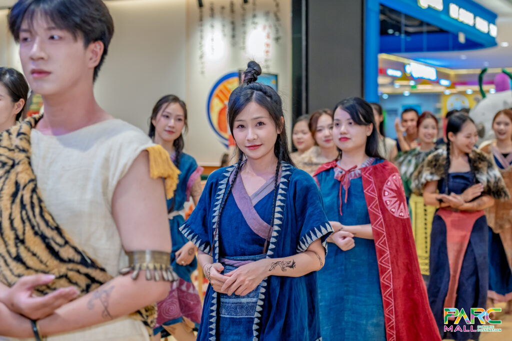 Diễu hành cổ phục Việt trong chuỗi hoạt động Người Việt yêu Việt phục