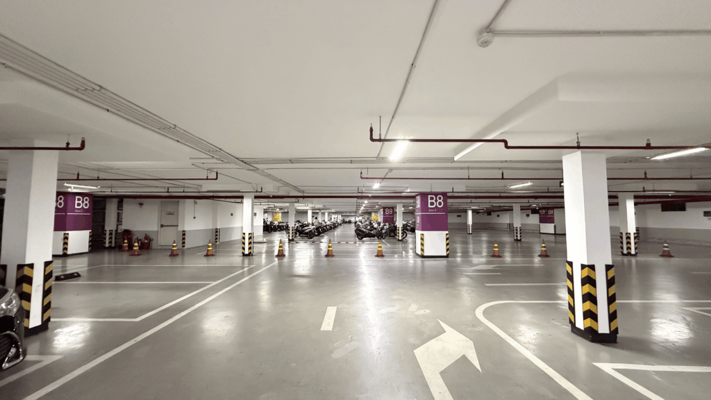 Bãi giữ xe máy hầm MB PARC MALL