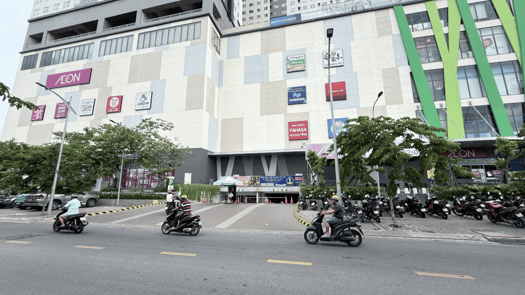 Khu vực vào hầm gửi xe PARC MALL đường Tạ Quang Bửu