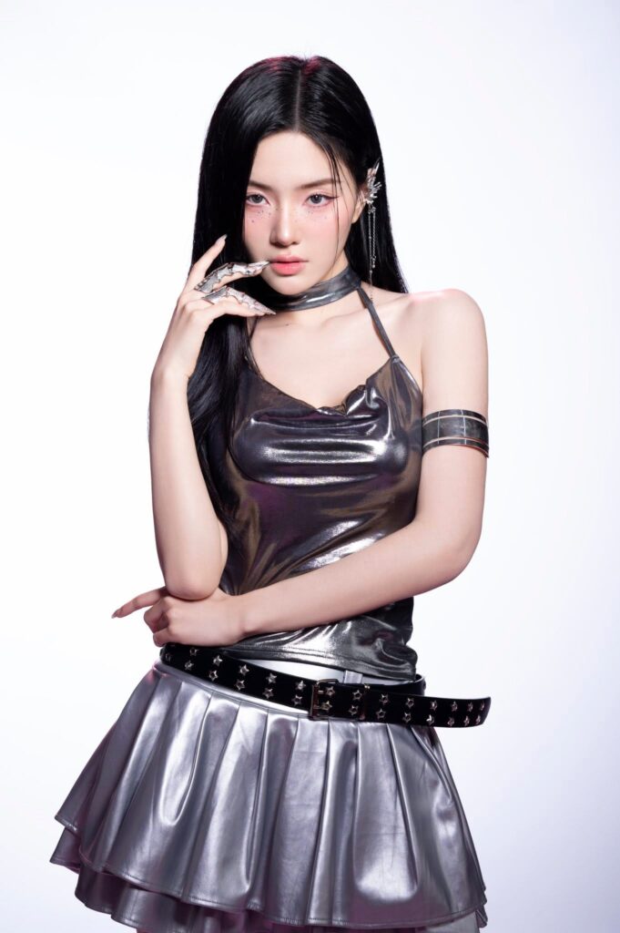 Ca Sĩ Rayeon LEE