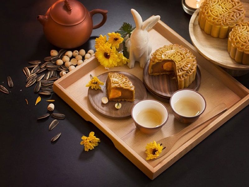 Thưởng thức trung thu qua vị ngọt của bánh và thanh nhẹ của trà