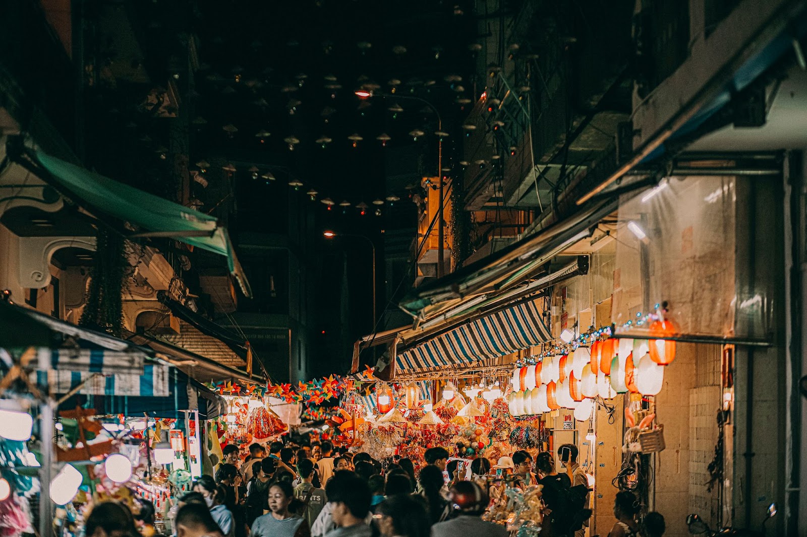 Phố lồng đèn Lương Nhữ Học quận 5